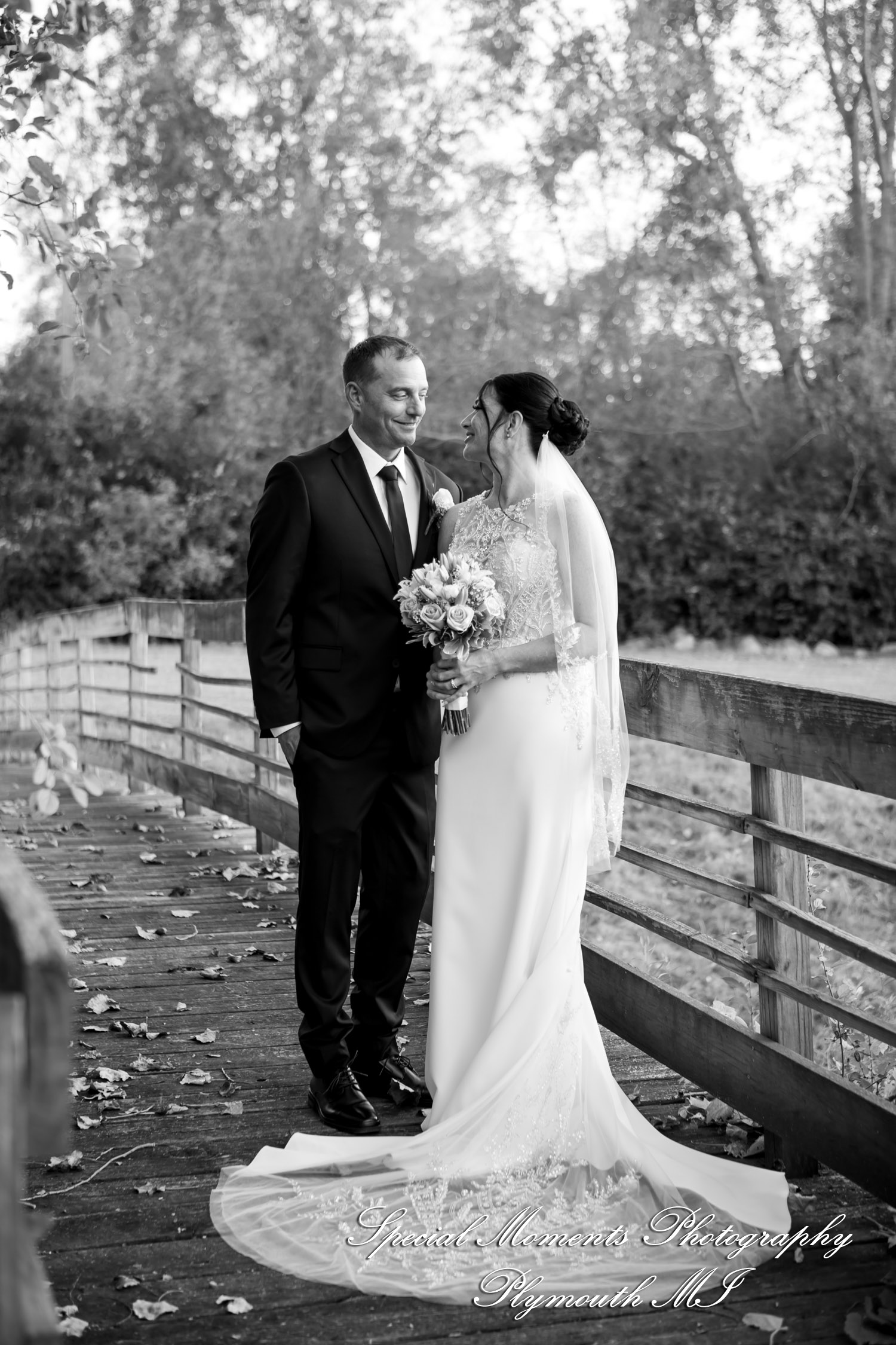 Holly & Jonathan at Stonebridge Golf Course Ann Arbor MI wedding photograph