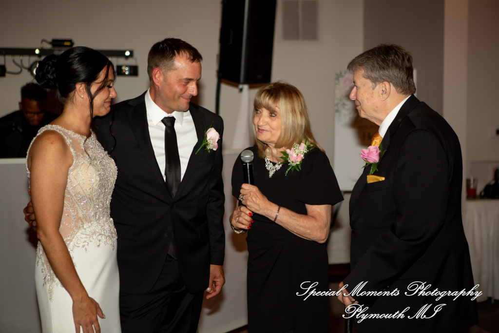 Holly & Jonathan at Stonebridge Golf Course Ann Arbor MI wedding photograph