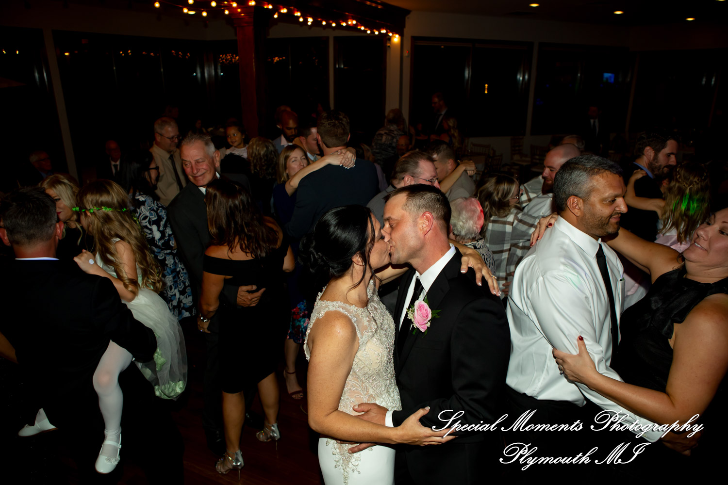 Holly & Jonathan at Stonebridge Golf Club Ann Arbor MI wedding photograph