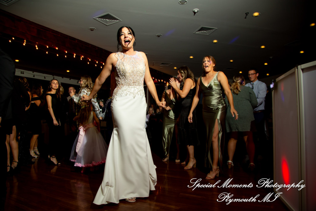 Holly & Jonathan at Stonebridge Golf Club Ann Arbor MI wedding photograph