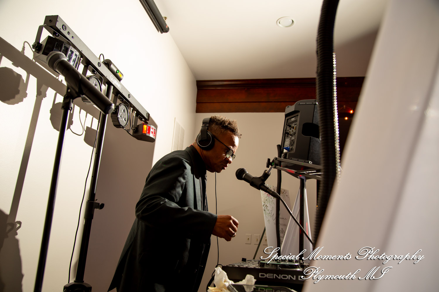 Holly & Jonathan at Stonebridge Golf Club Ann Arbor MI wedding photograph