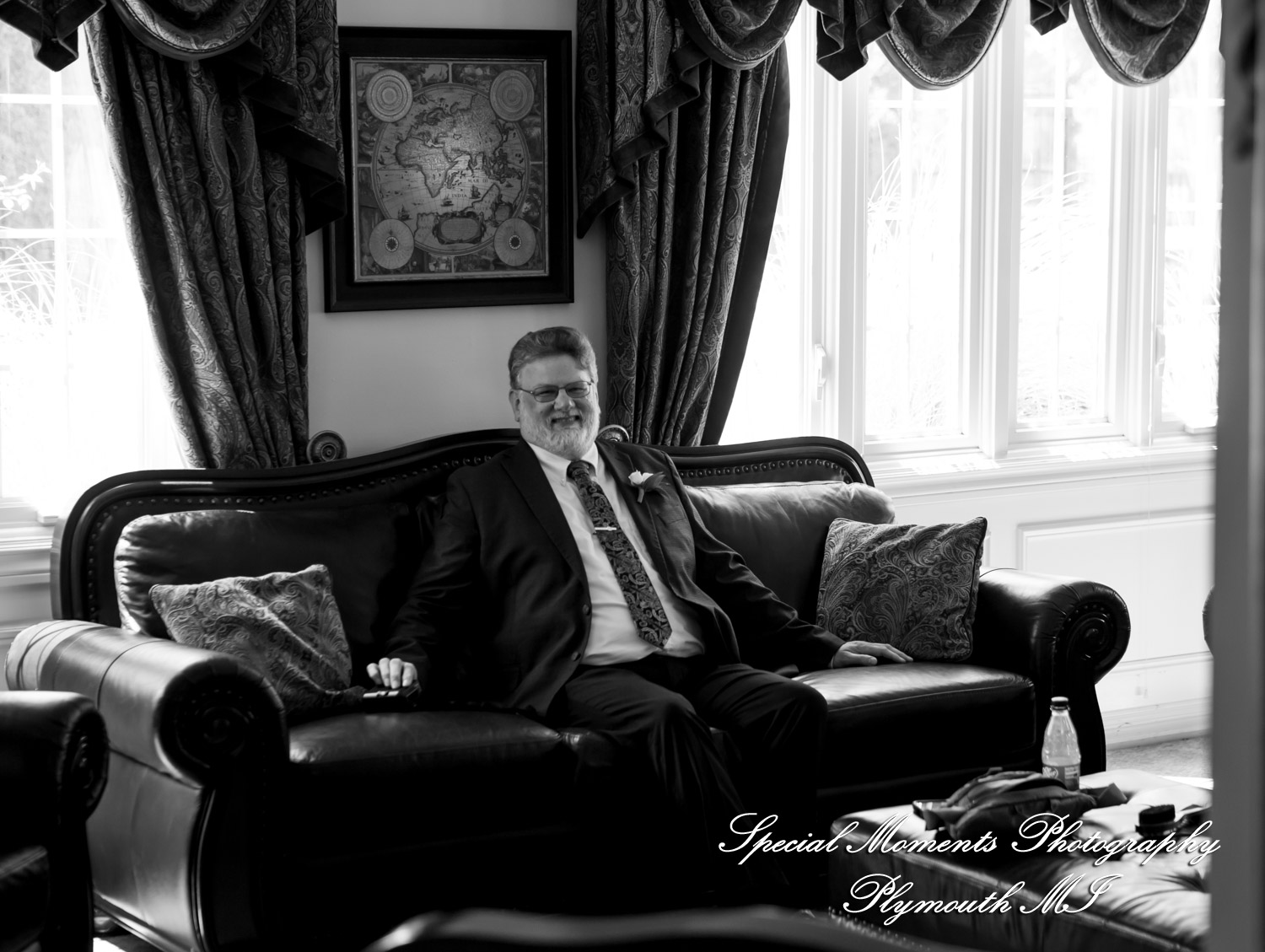 Darcy & Scott at White House Wedding Chapel Warren MI wedding photograph