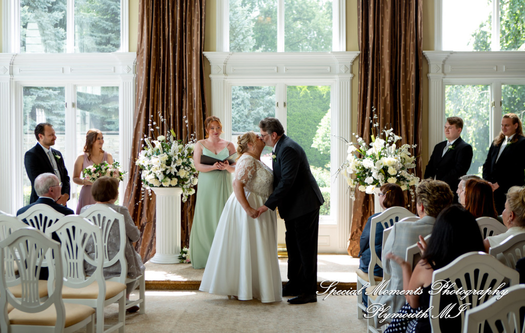 Darcy & Scott at White House Wedding Chapel Warren MI wedding photograph