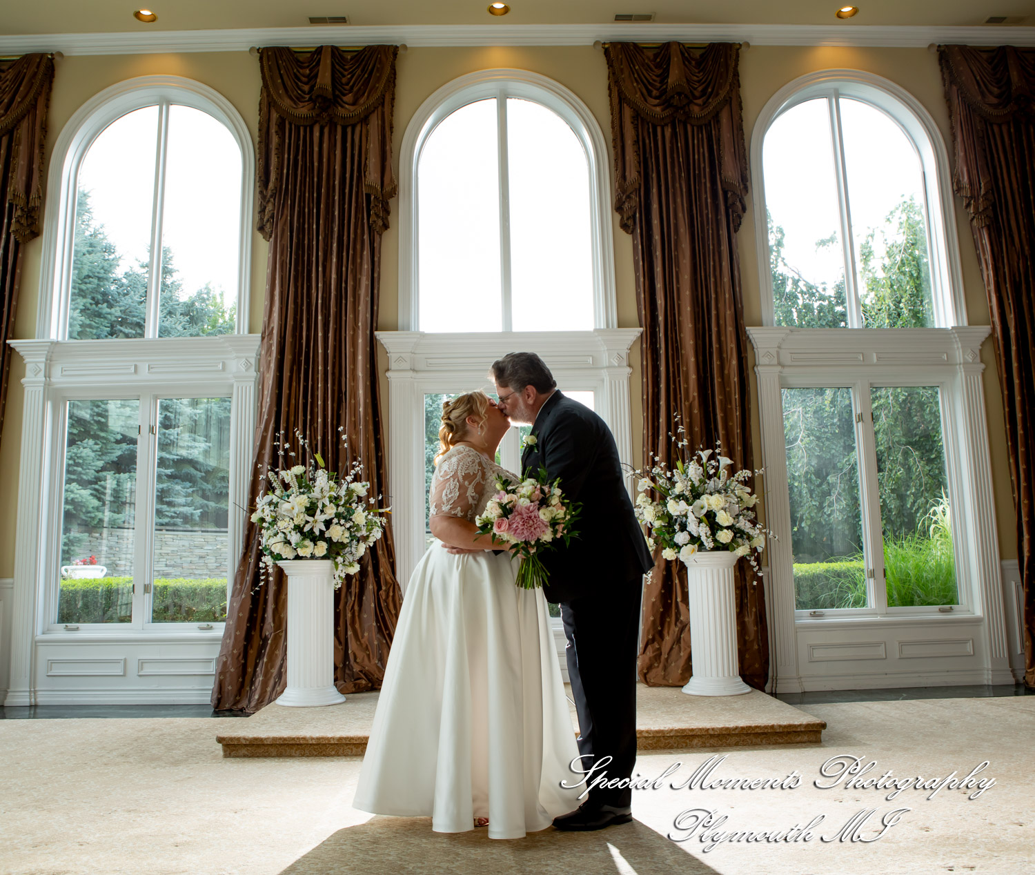 Darcy & Scott at White House Wedding Chapel Warren MI wedding photograph