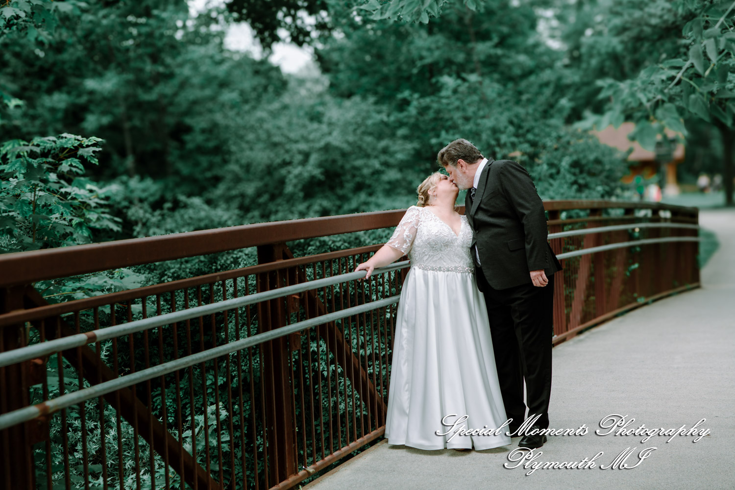 Darcy & Scott at Rochster Municipal Park Rochester MI wedding photo