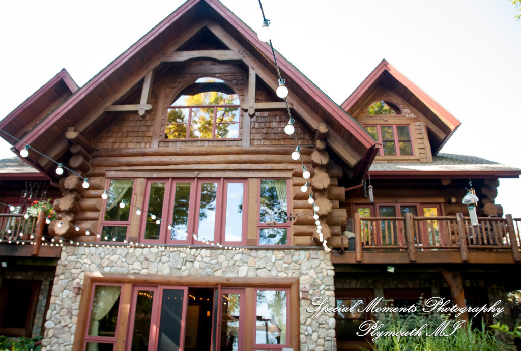 Lamar & Rachel at Strawberry Lake Lodge Pinckney MI wedding photograph