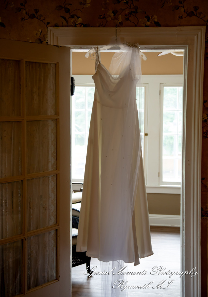 Samantha & David at Longacre House Farmington Hills MI wedding photograph