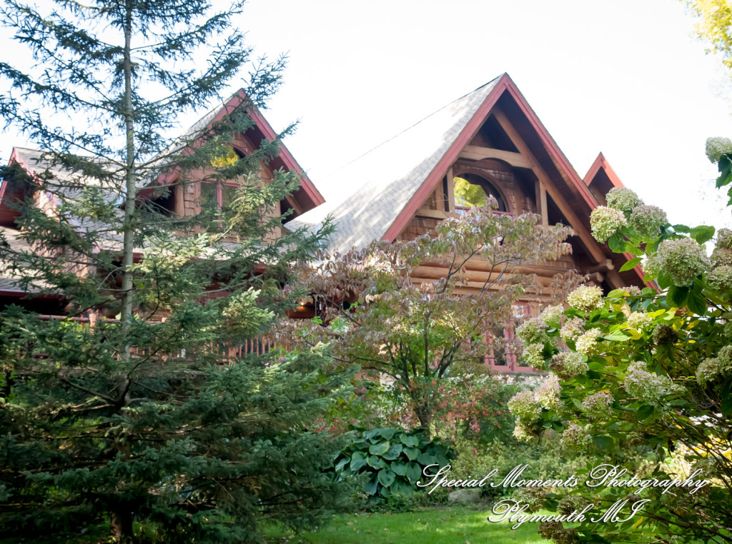 Lamar & Rachel at Strawberry Lake Lodge Pinckney MI wedding photograph