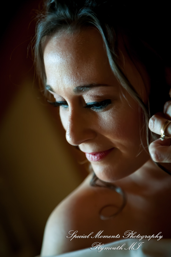 Lamar & Rachel at Strawberry Lake Lodge Pinckney MI wedding photograph