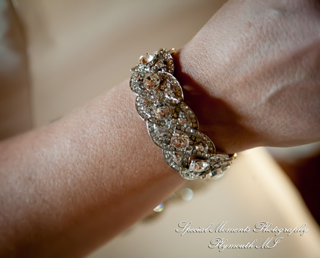 Lamar & Rachel at Strawberry Lake Lodge Pinckney MI wedding photograph