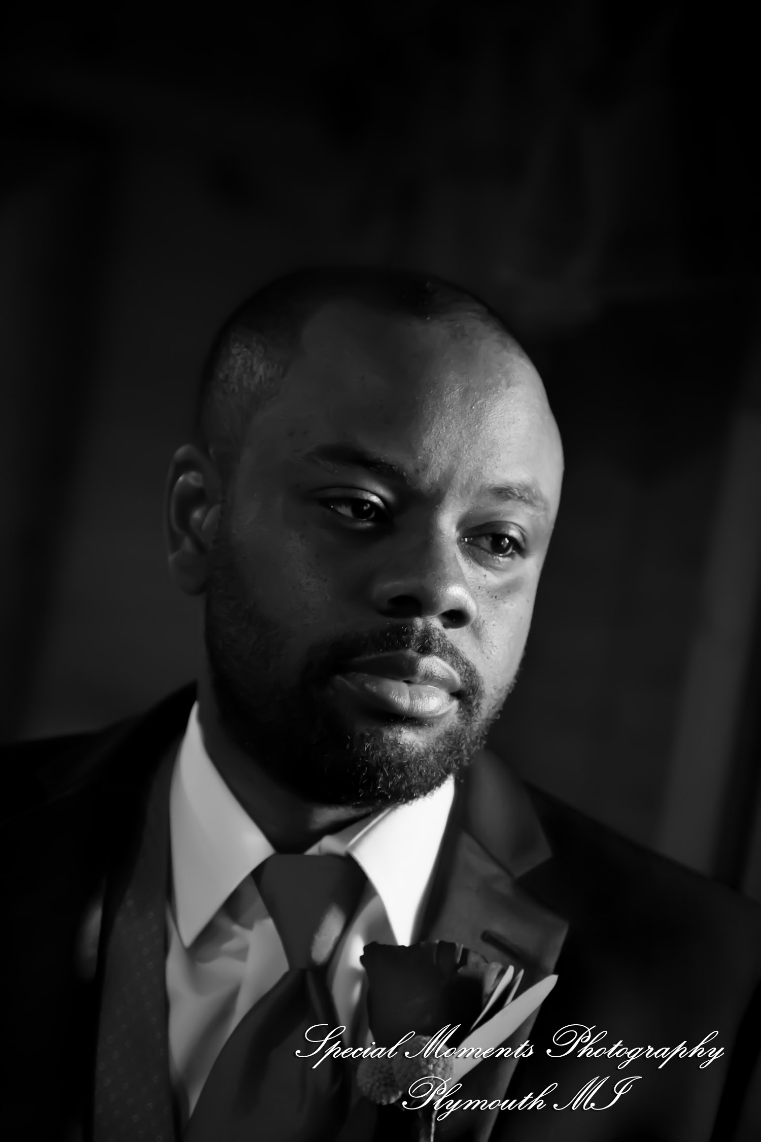 Lamar & Rachel at Strawberry Lake Lodge Pinckney MI wedding photograph