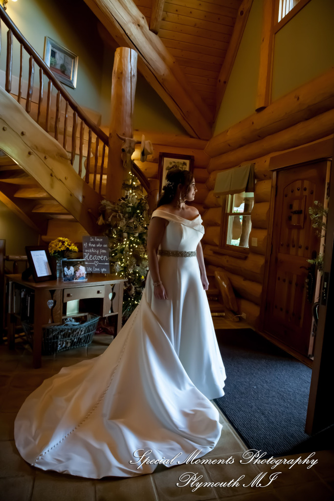 Lamar & Rachel at Strawberry Lake Lodge Pinckney MI wedding photograph