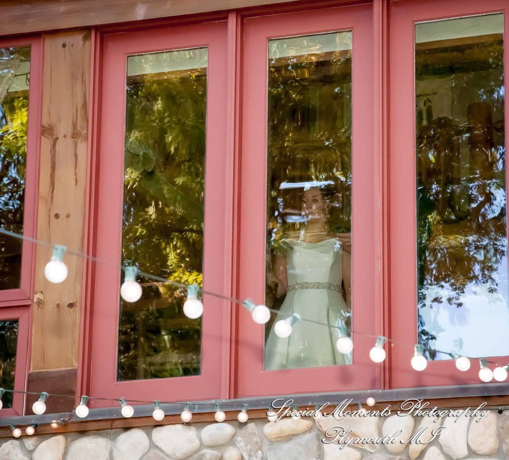 Lamar & Rachel at Strawberry Lake Lodge Pinckney MI wedding photograph