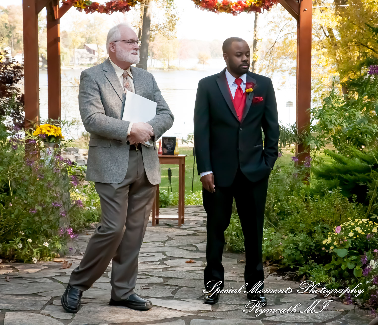 Lamar & Rachel at Strawberry Lake Lodge Pinckney MI wedding photograph