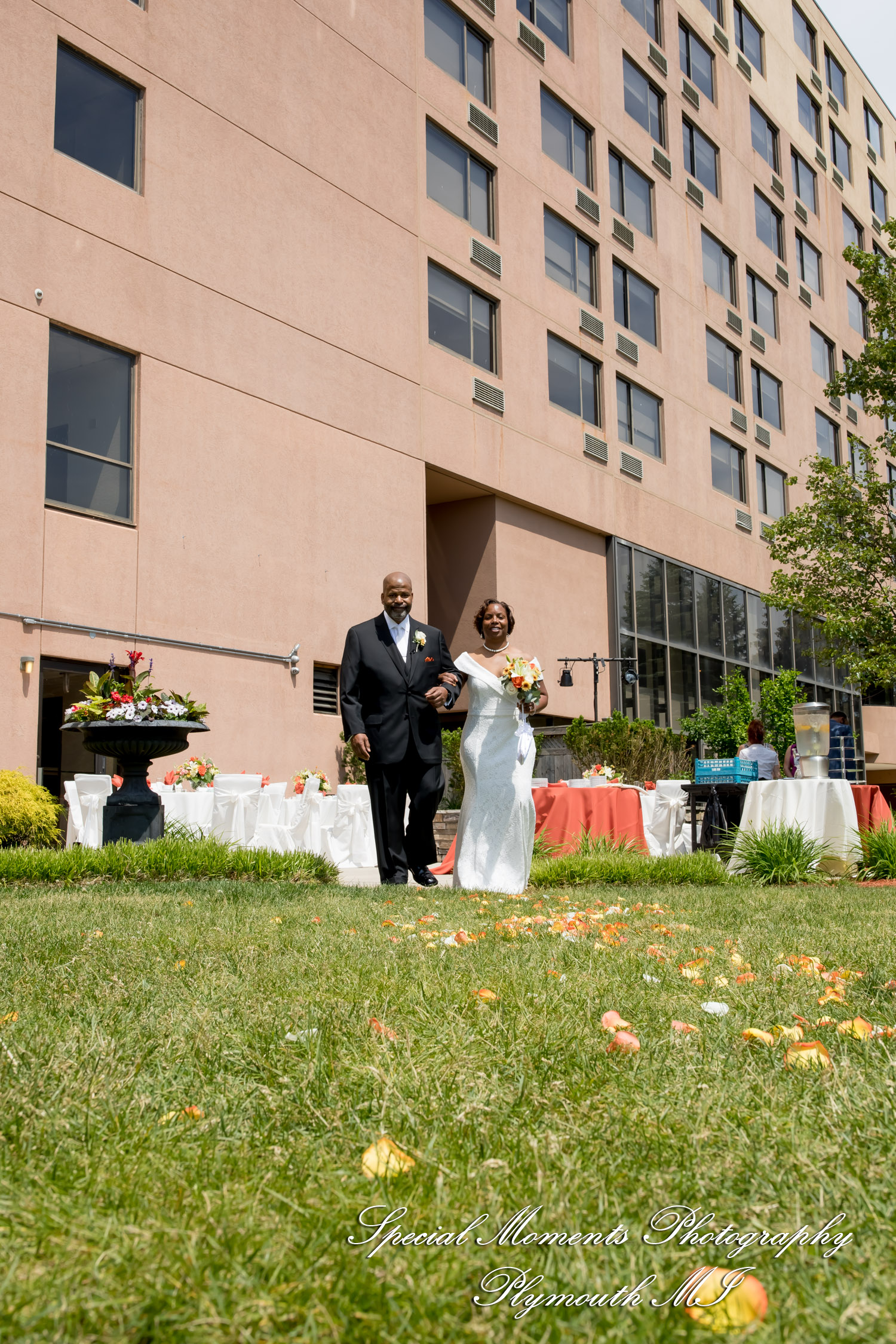 Belinda & Tony at Ann Arbor Marriott Ypsilanti at Eagle Crest Ypsilanti MI wedding photography