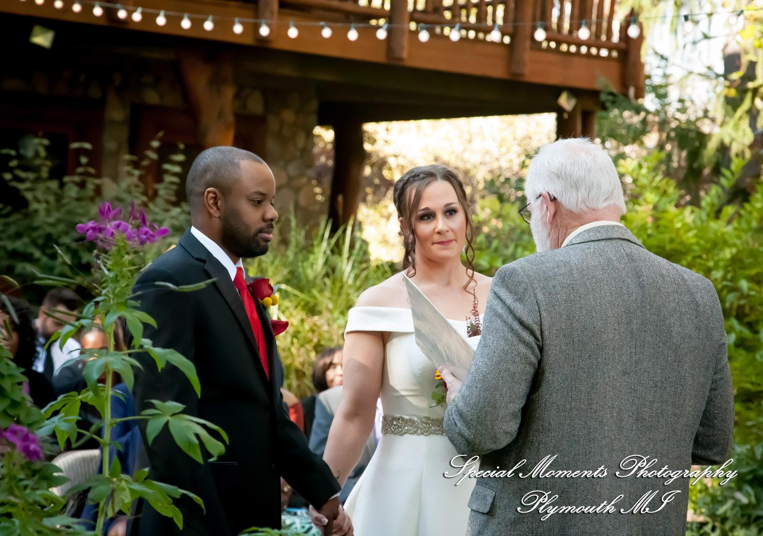 Lamar & Rachel at Strawberry Lake Lodge Pinckney MI wedding photograph