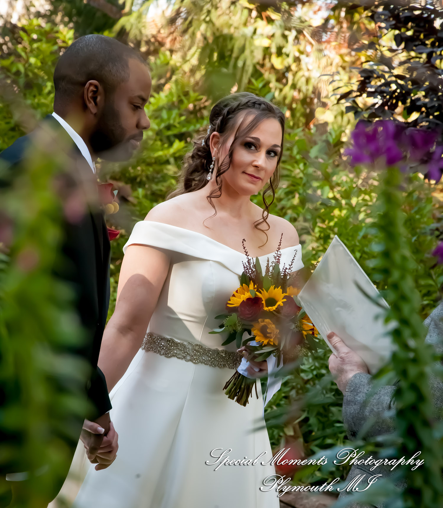Lamar & Rachel at Strawberry Lake Lodge Pinckney MI wedding photograph