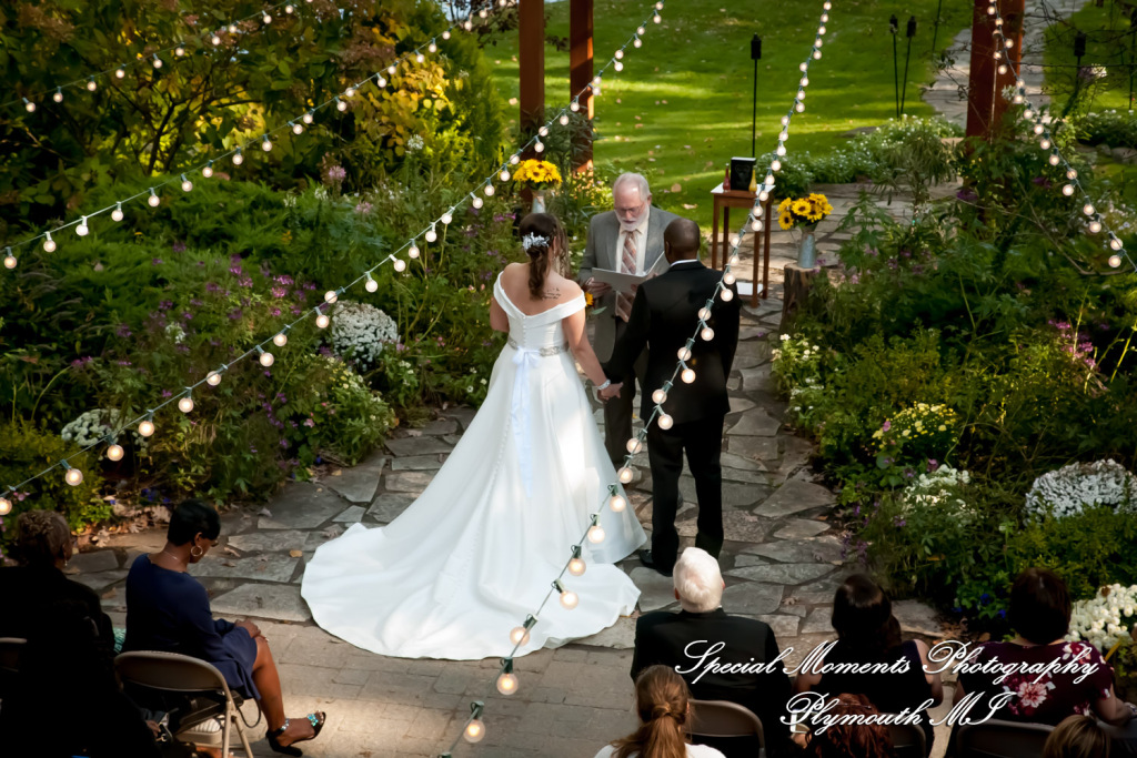 Lamar & Rachel at Strawberry Lake Lodge Pinckney MI wedding photograph