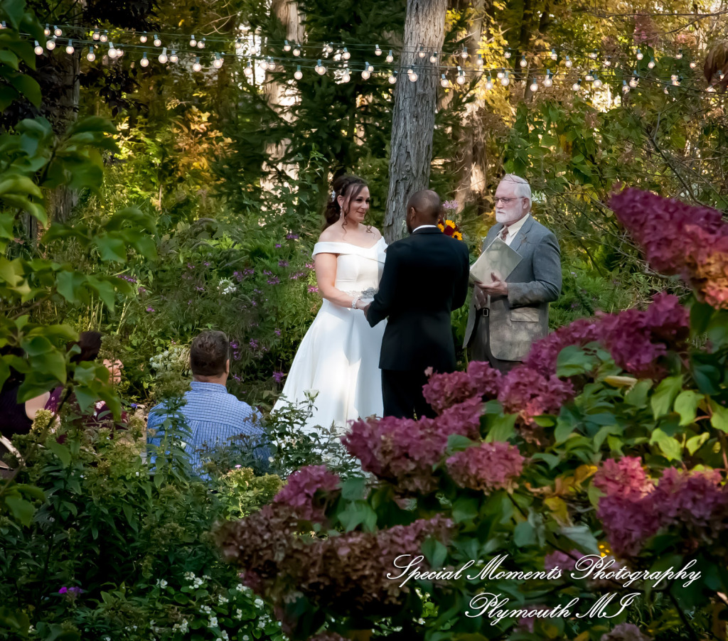 Lamar & Rachel at Strawberry Lake Lodge Pinckney MI wedding photograph