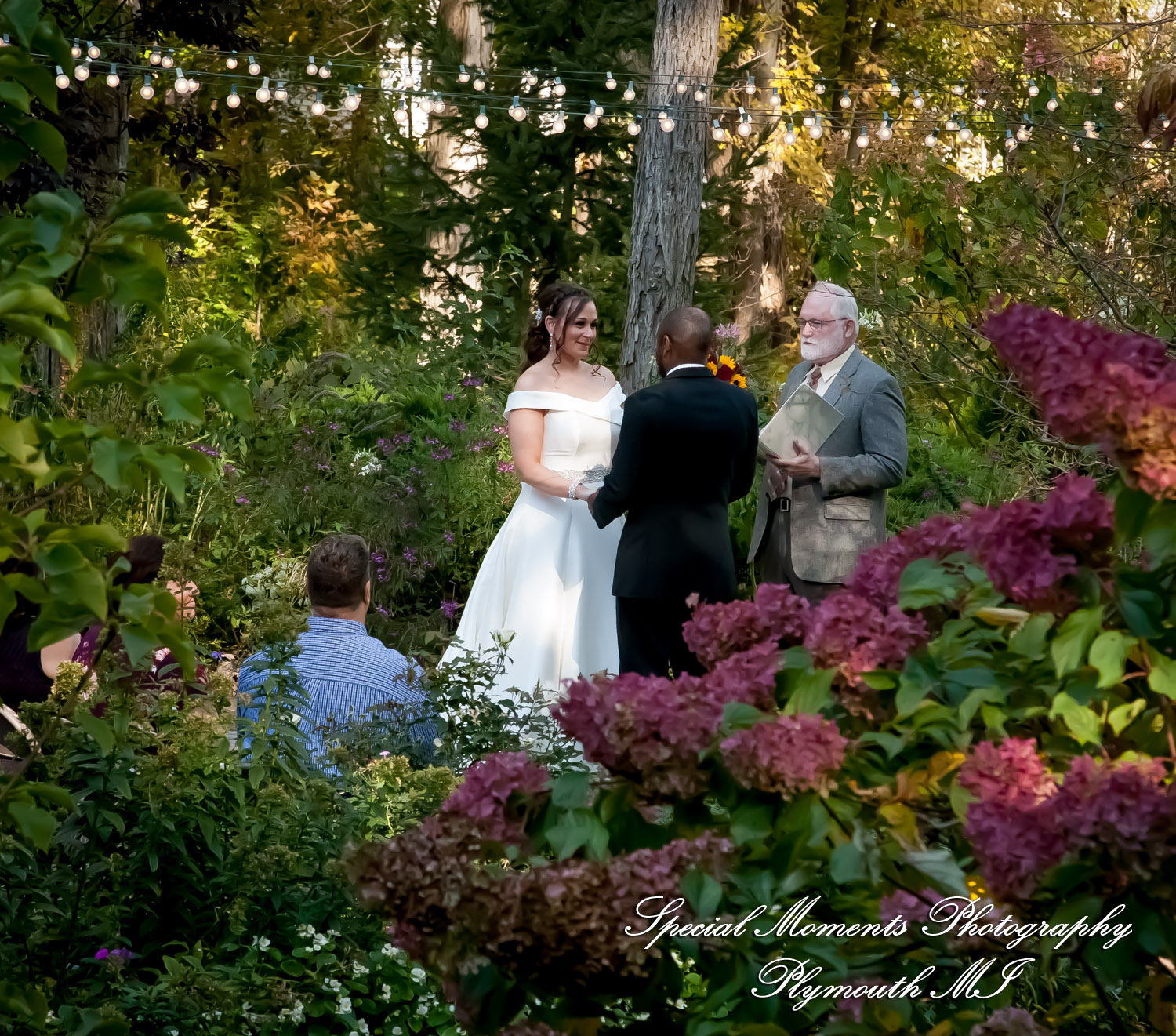 Lamar & Rachel at Strawberry Lake Lodge Pinckney MI wedding photograph