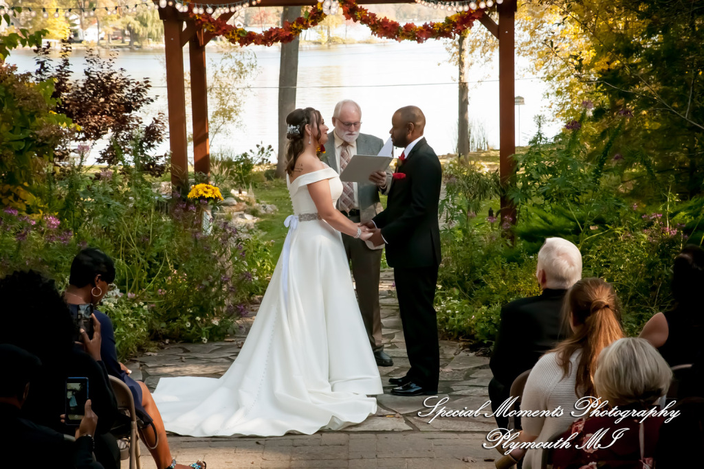 Lamar & Rachel at Strawberry Lake Lodge Pinckney MI wedding photograph