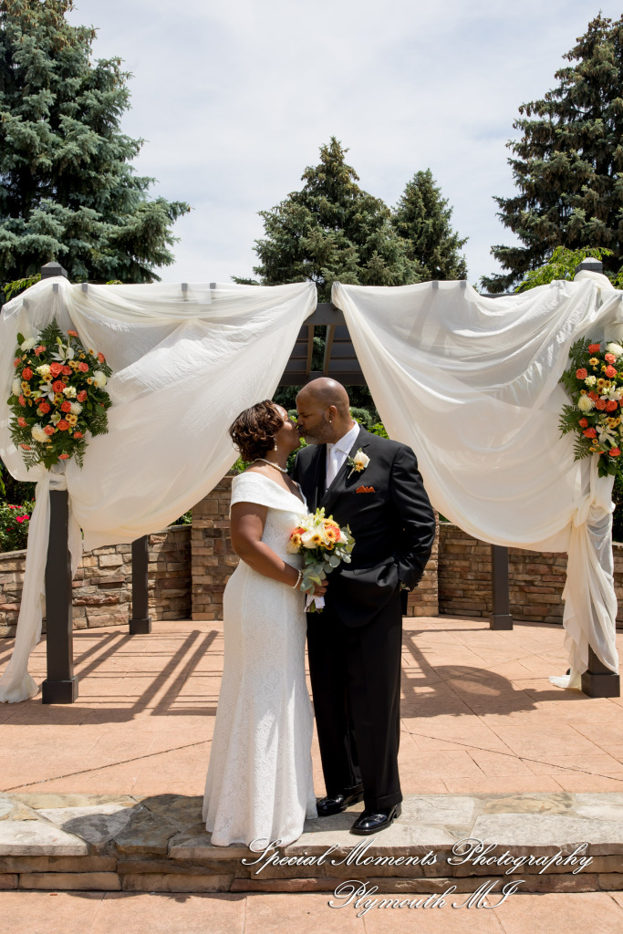 Belinda & Tony at Ann Arbor Marriott Ypsilanti at Eagle Crest Ypsilanti MI wedding photography