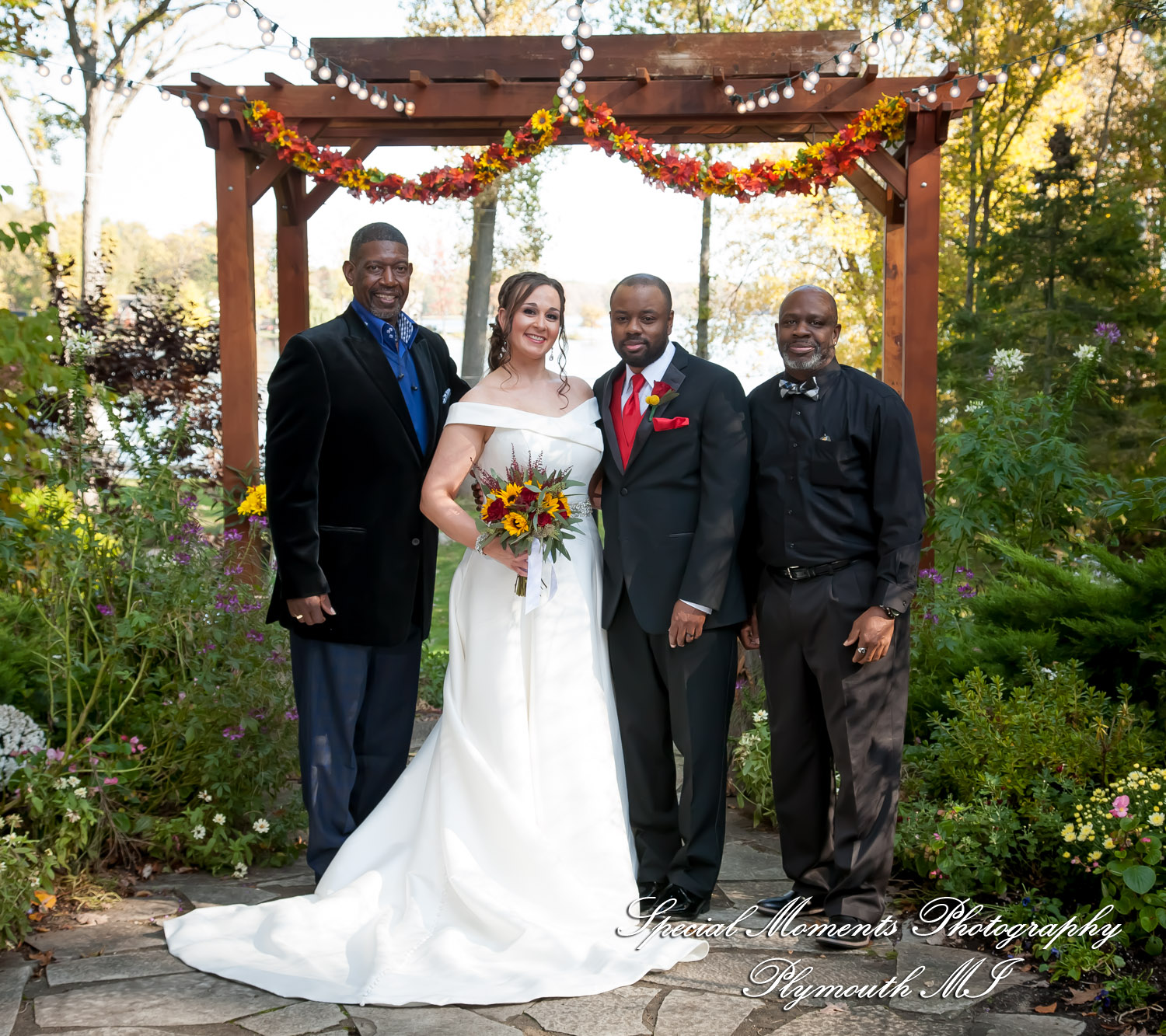 Lamar & Rachel at Strawberry Lake Lodge Pinckney MI wedding photograph