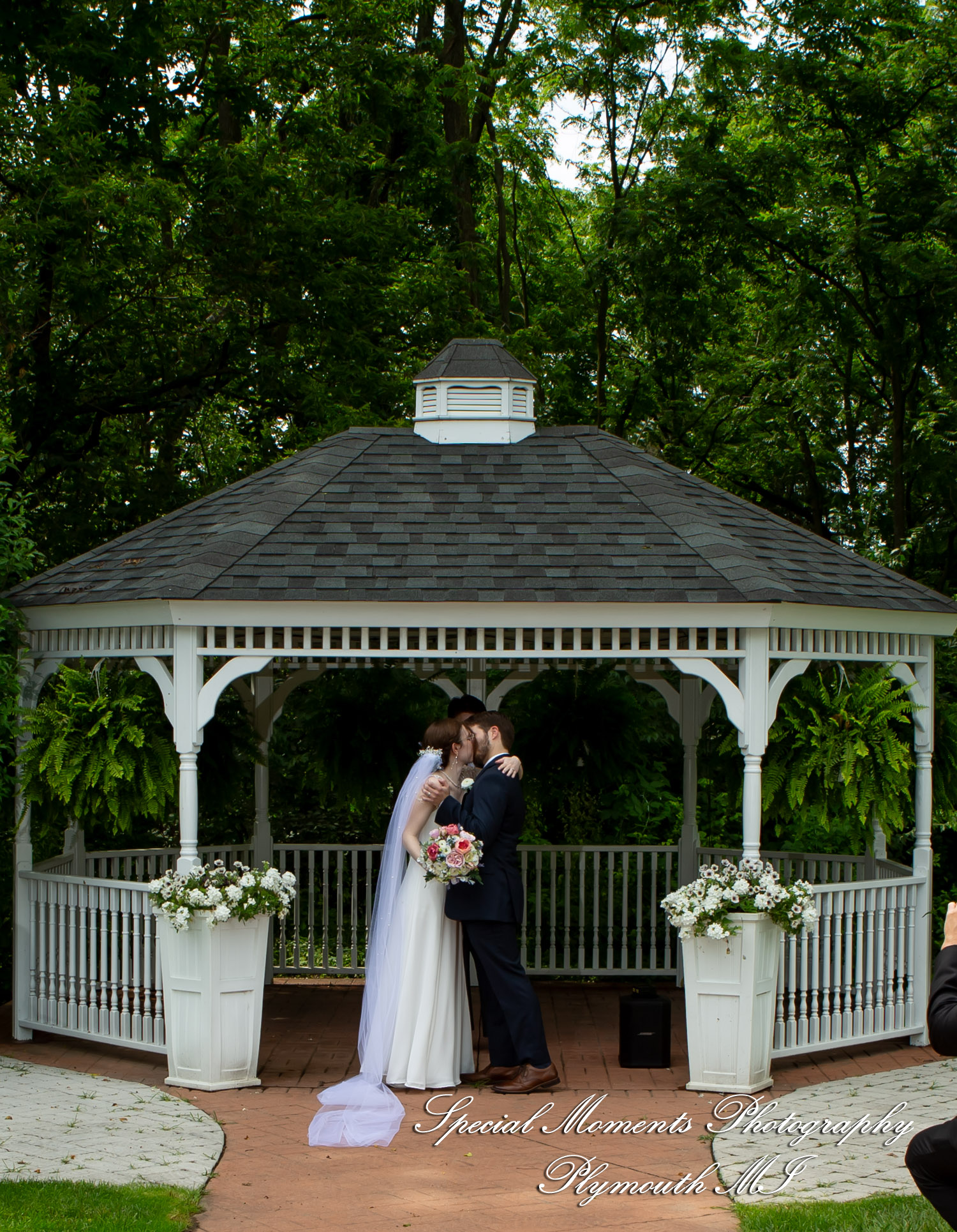 Samantha & David at Longacre House Farmington Hills MI wedding photograph