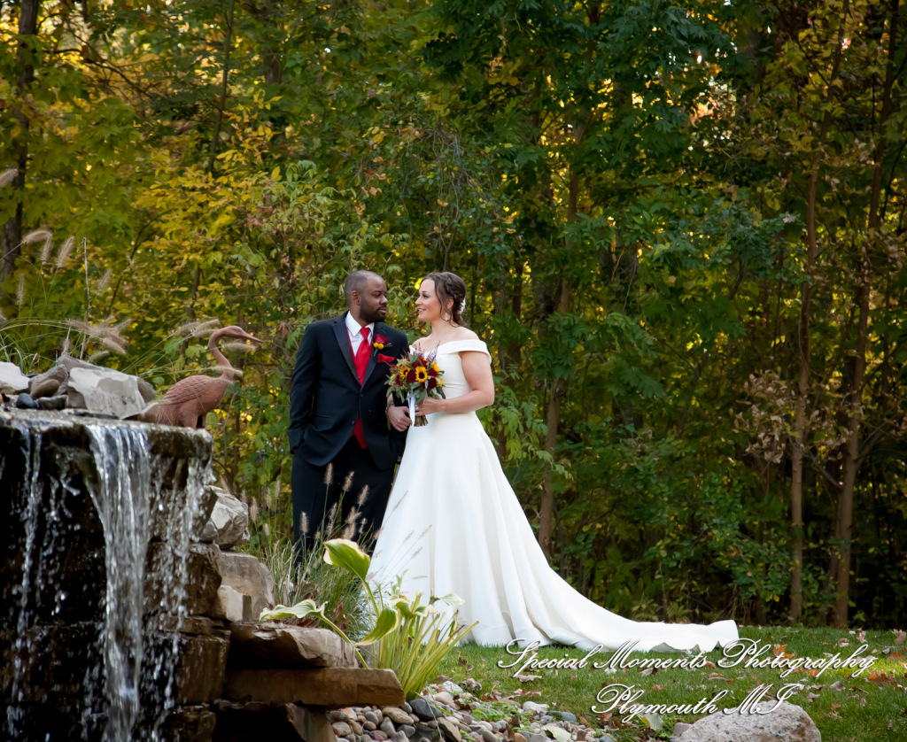 Lamar & Rachel at Strawberry Lake Lodge Pinckney MI wedding photograph