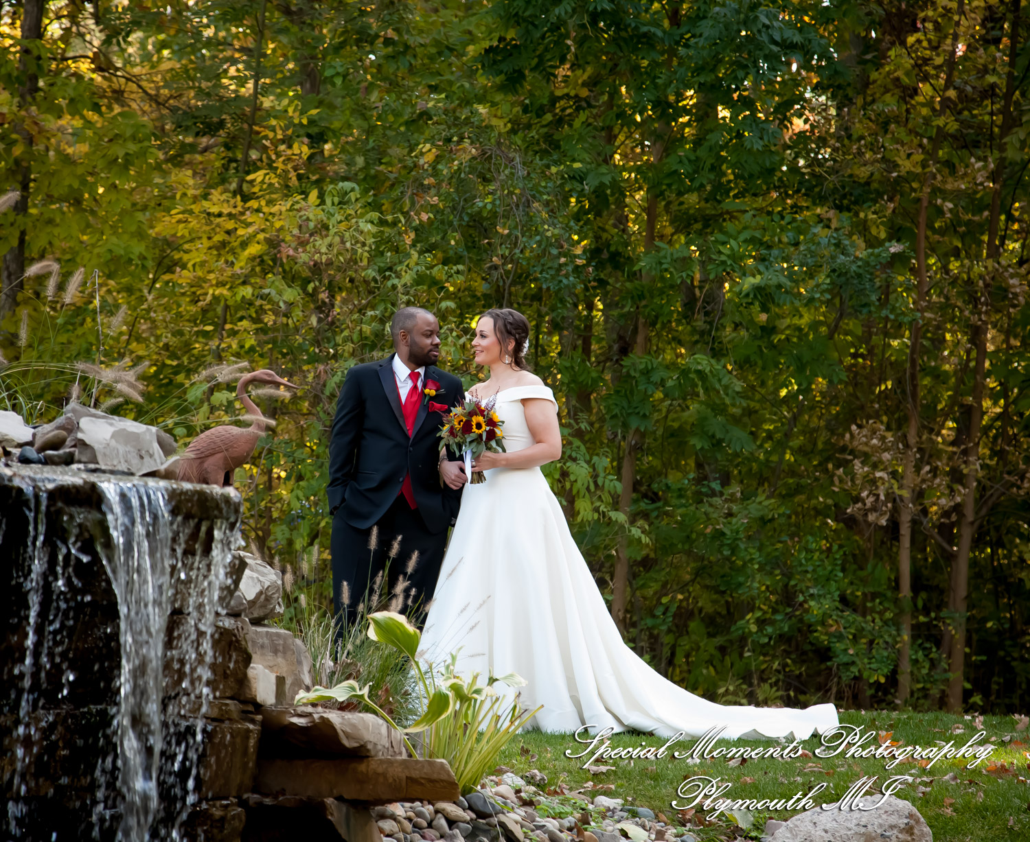 Lamar & Rachel at Strawberry Lake Lodge Pinckney MI wedding photograph