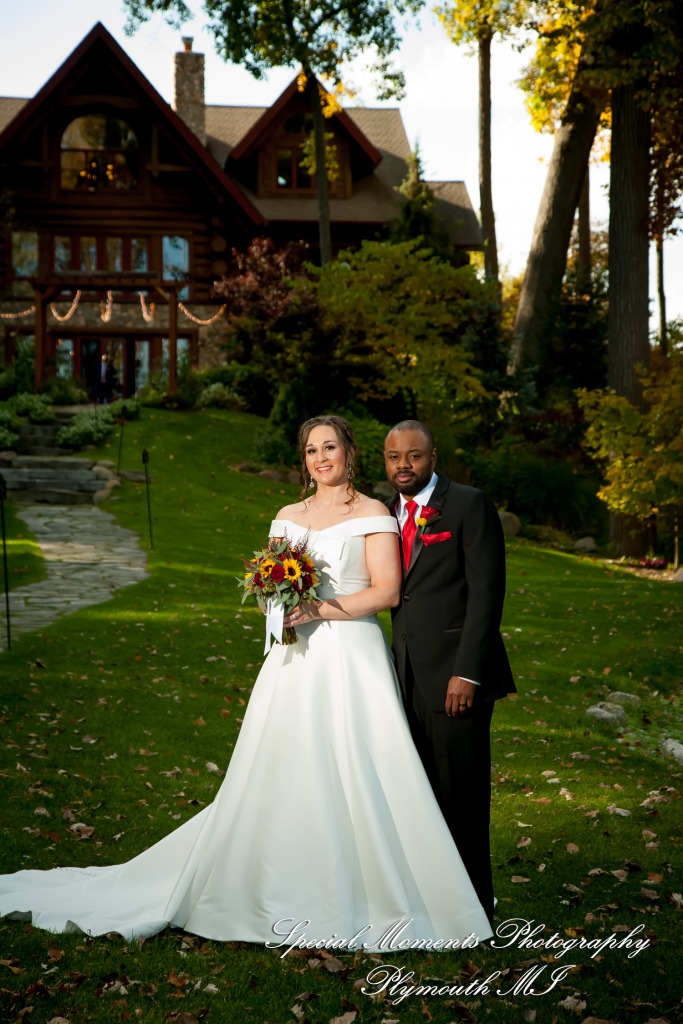 Lamar & Rachel at Strawberry Lake Lodge Pinckney MI wedding photograph