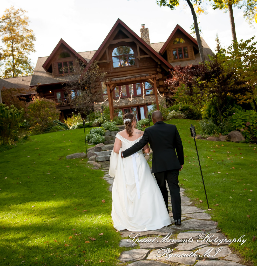 Lamar & Rachel at Strawberry Lake Lodge Pinckney MI wedding photograph