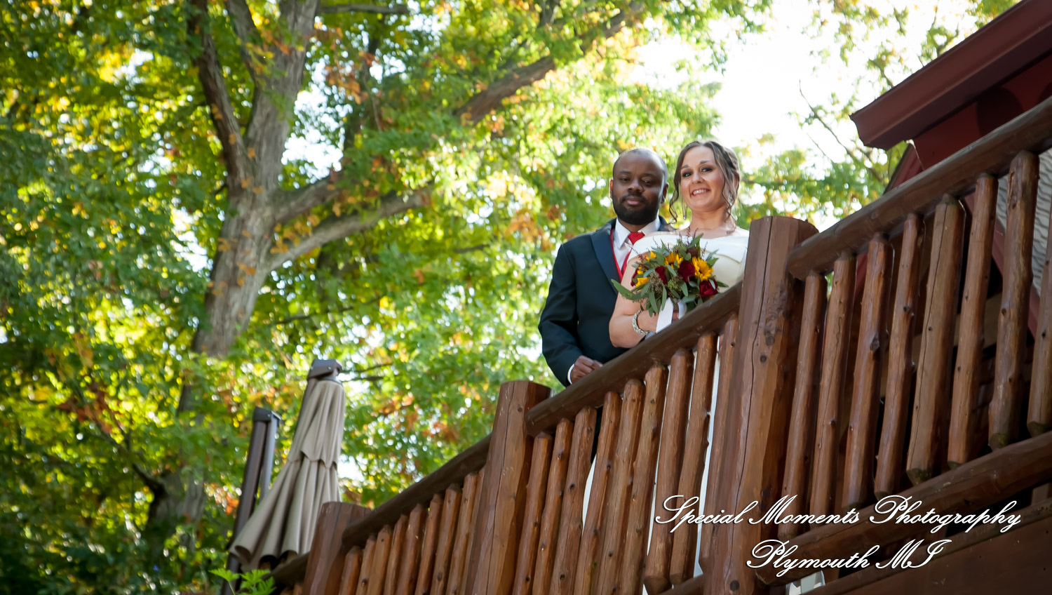 Lamar & Rachel at Strawberry Lake Lodge Pinckney MI wedding photograph