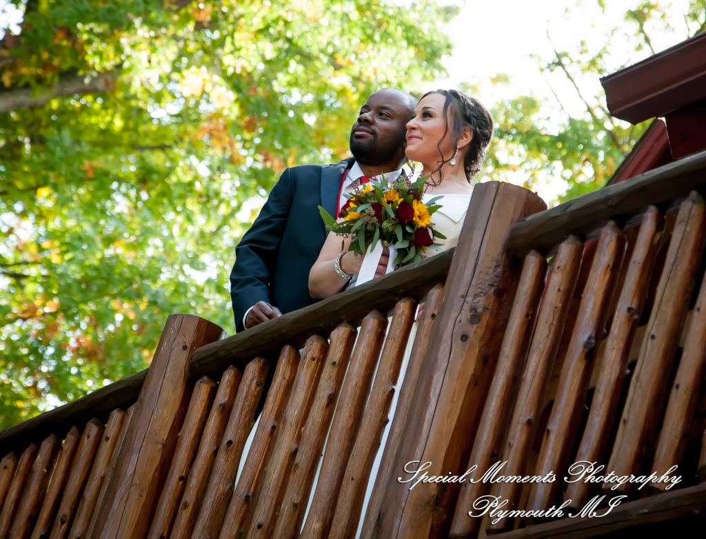 Lamar & Rachel at Strawberry Lake Lodge Pinckney MI wedding photograph