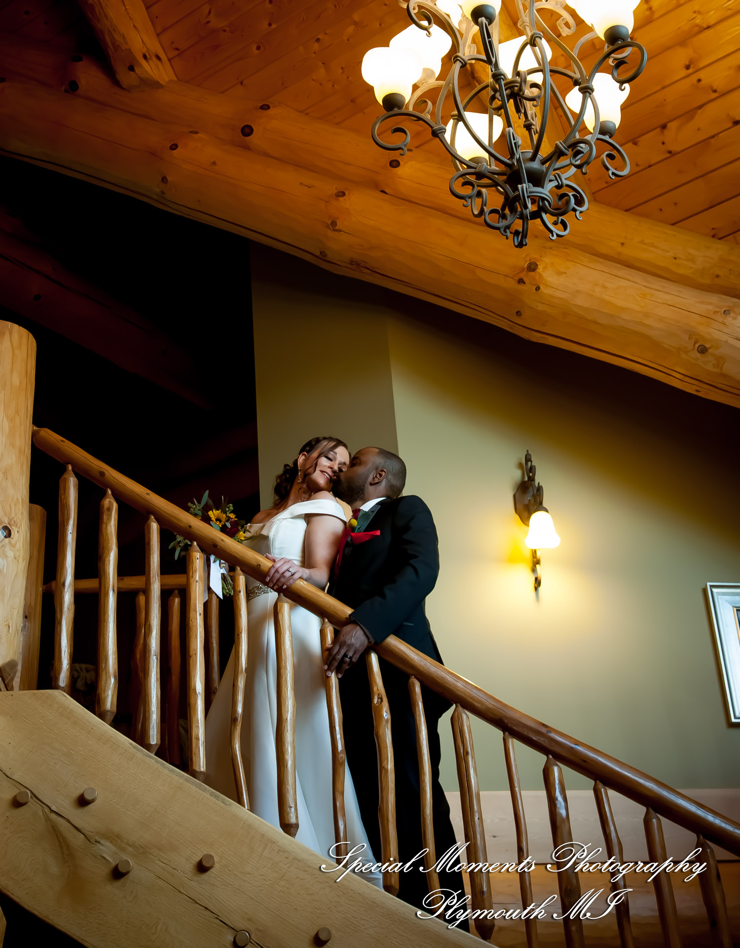 Lamar & Rachel at Strawberry Lake Lodge Pinckney MI wedding photograph