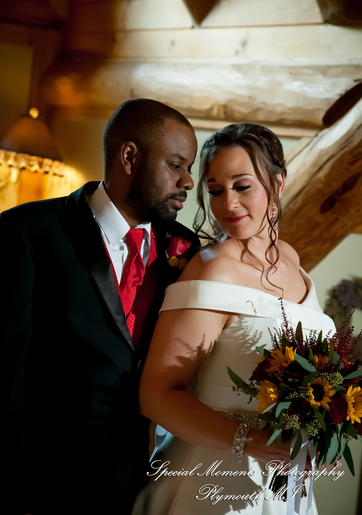 Lamar & Rachel at Strawberry Lake Lodge Pinckney MI wedding photograph
