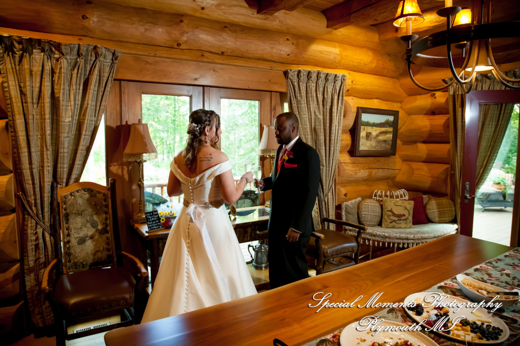 Lamar & Rachel at Strawberry Lake Lodge Pinckney MI wedding photograph