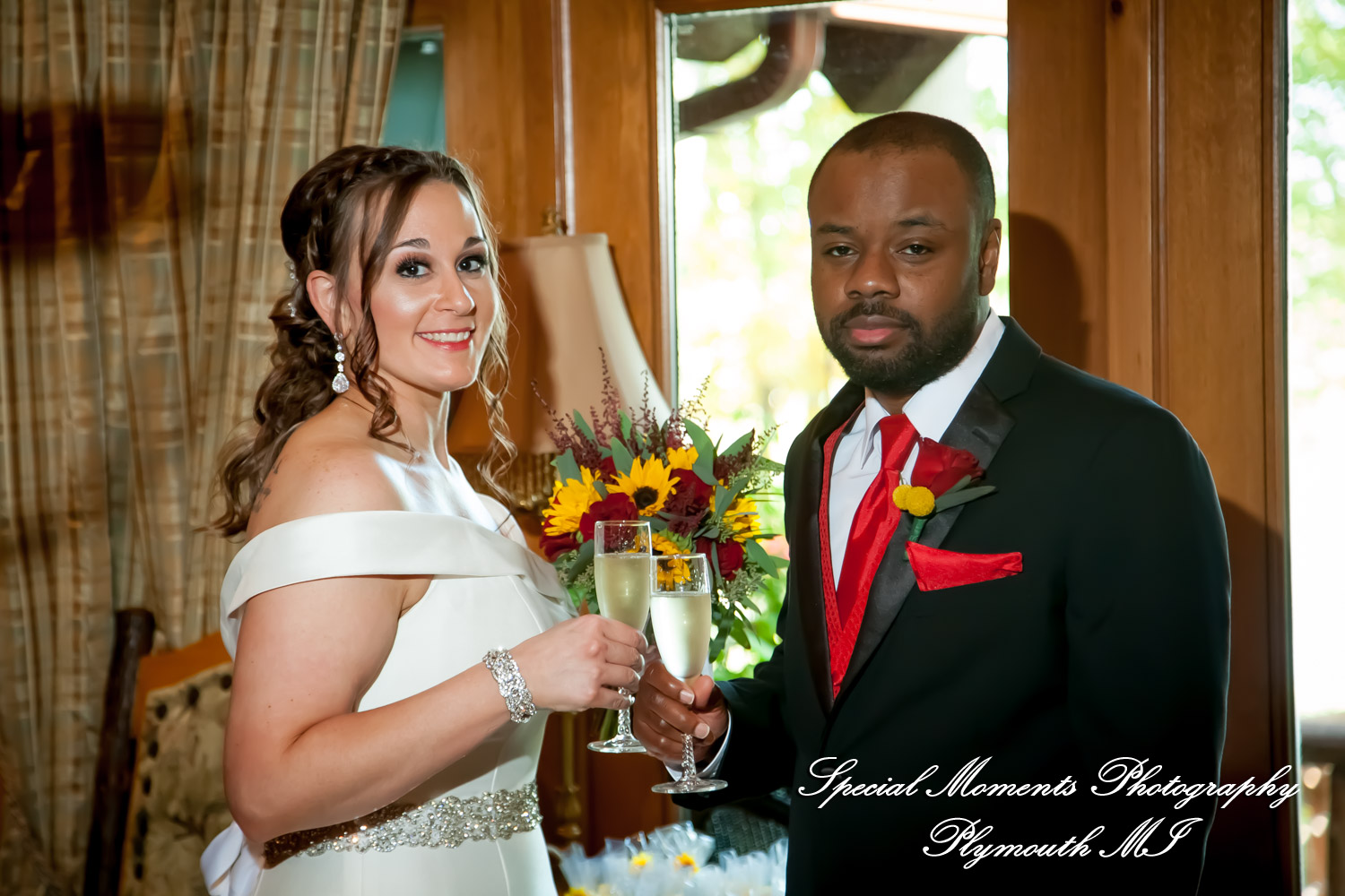 Lamar & Rachel at Strawberry Lake Lodge Pinckney MI wedding photograph