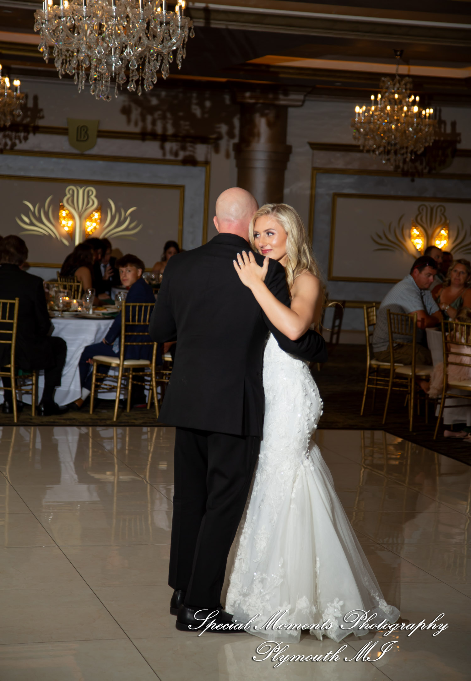 A Couple at Bentley Banquet Conference Center Wyandotte MI wedding photography