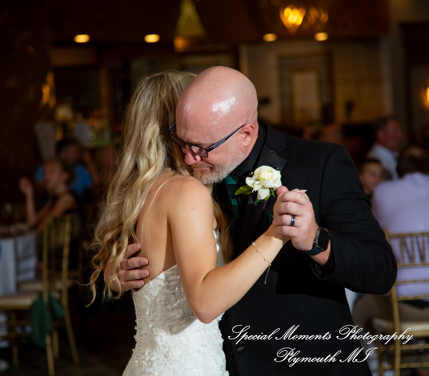A Couple at Bentley Banquet Conference Center Wyandotte MI wedding photography