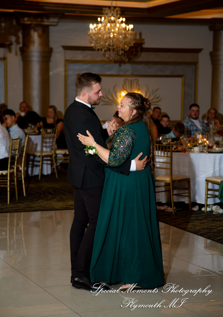 A Couple at Bentley Banquet Conference Center Wyandotte MI wedding photography
