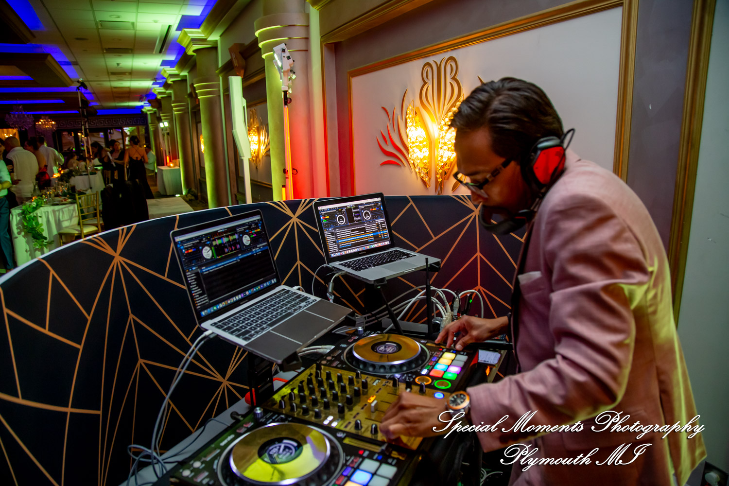 A Couple at Bentley Banquet Conference Center Wyandotte MI wedding photography