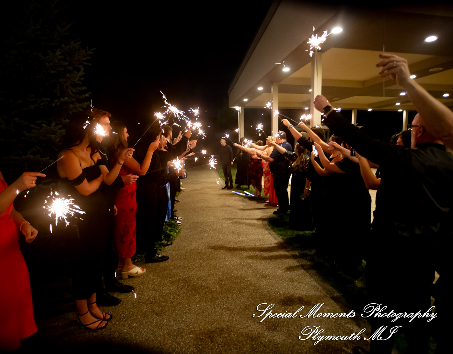 A Couple at Bentley Banquet Conference Center Wyandotte MI wedding photography