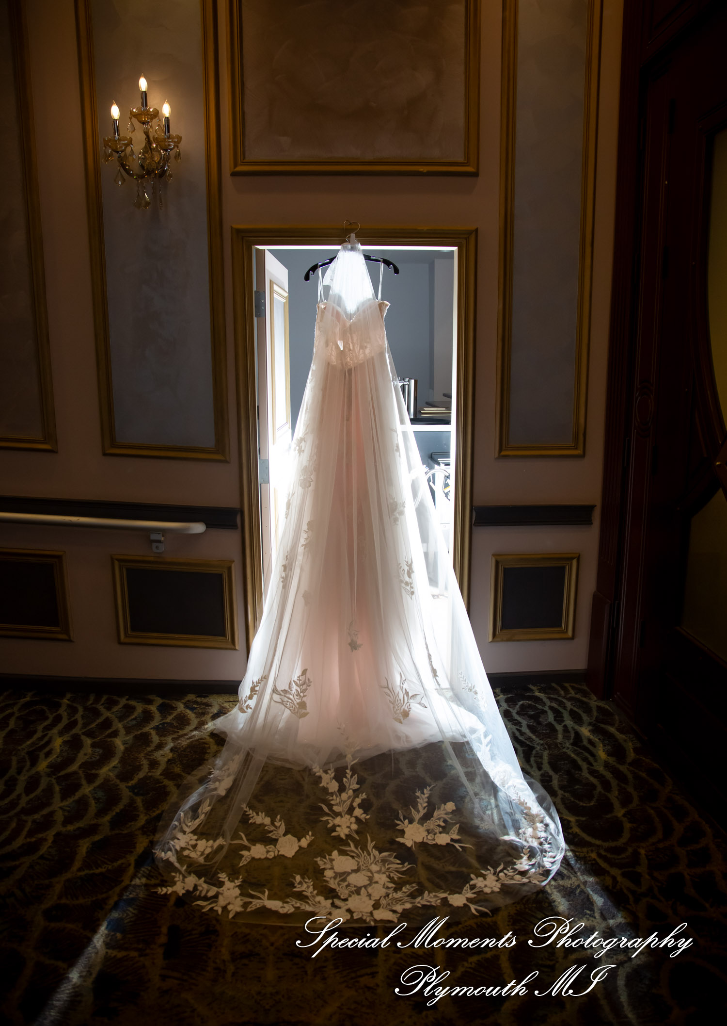 Kristine & Robert at The Bentley Banquet Conference Center Wyandotte MI wedding photography