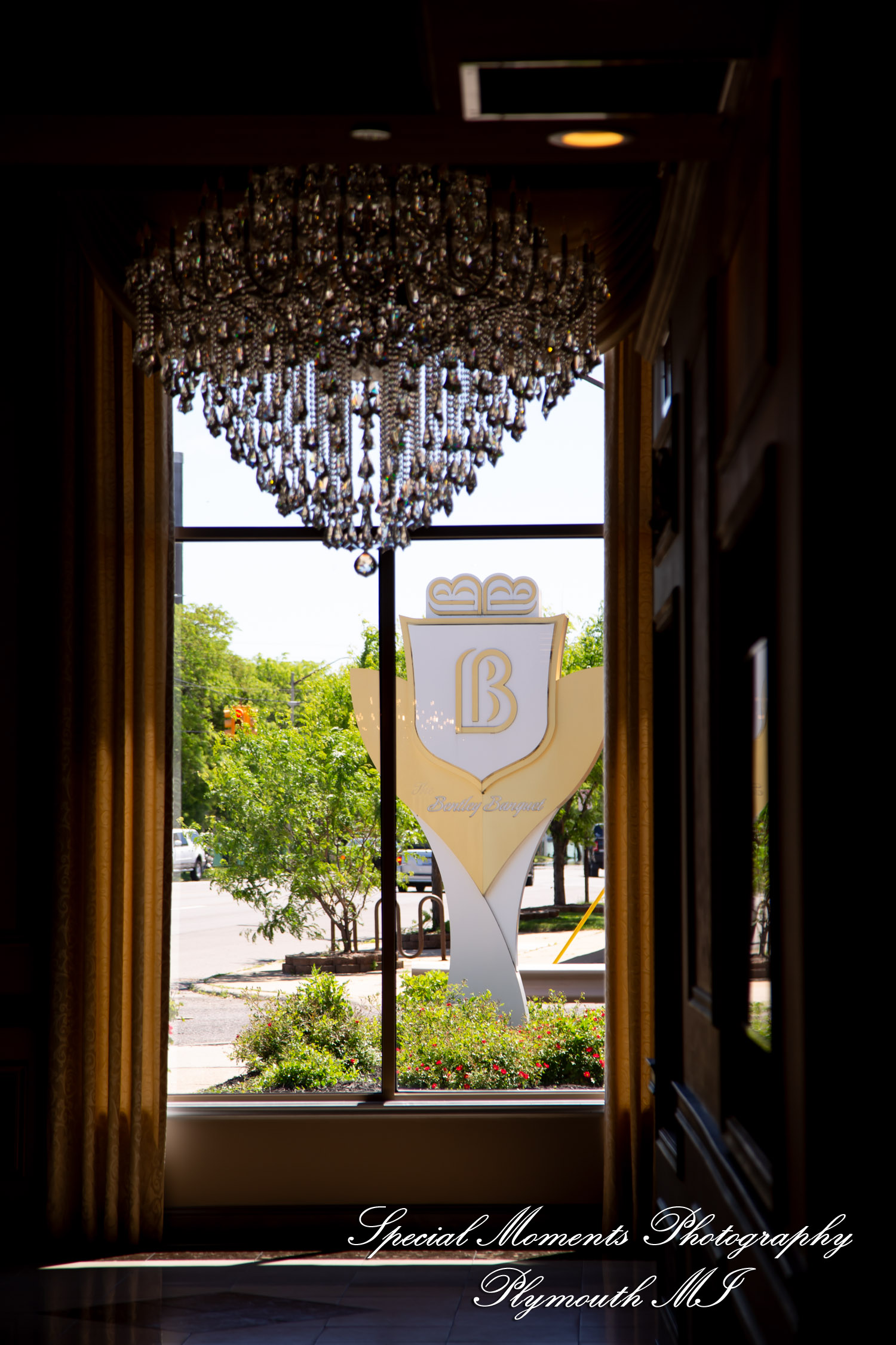 Kristine & Robert at The Bentley Banquet Conference Center Wyandotte MI wedding photography