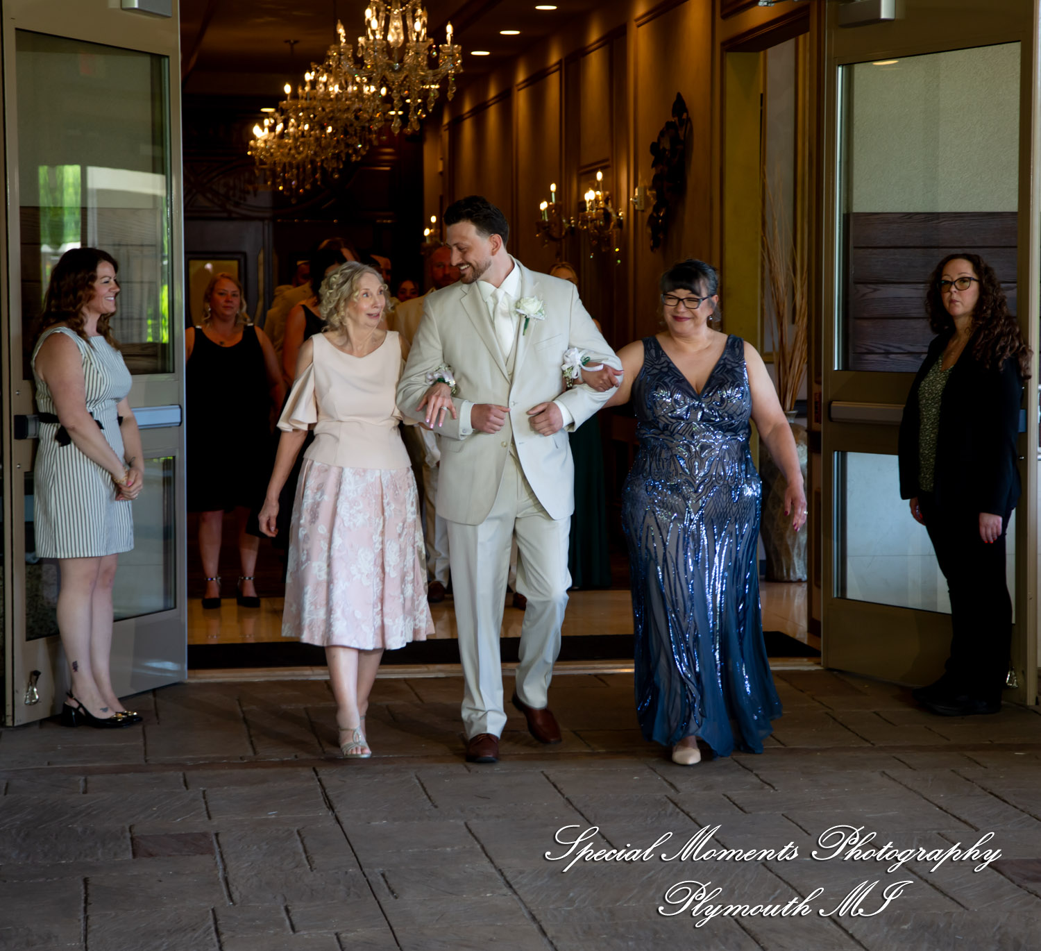 Kristine & Robert at The Bentley Banquet Conference Center Wyandotte MI wedding photography