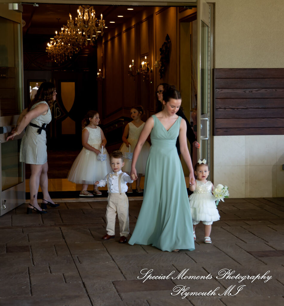 Kristine & Robert at The Bentley Banquet Conference Center Wyandotte MI wedding photography
