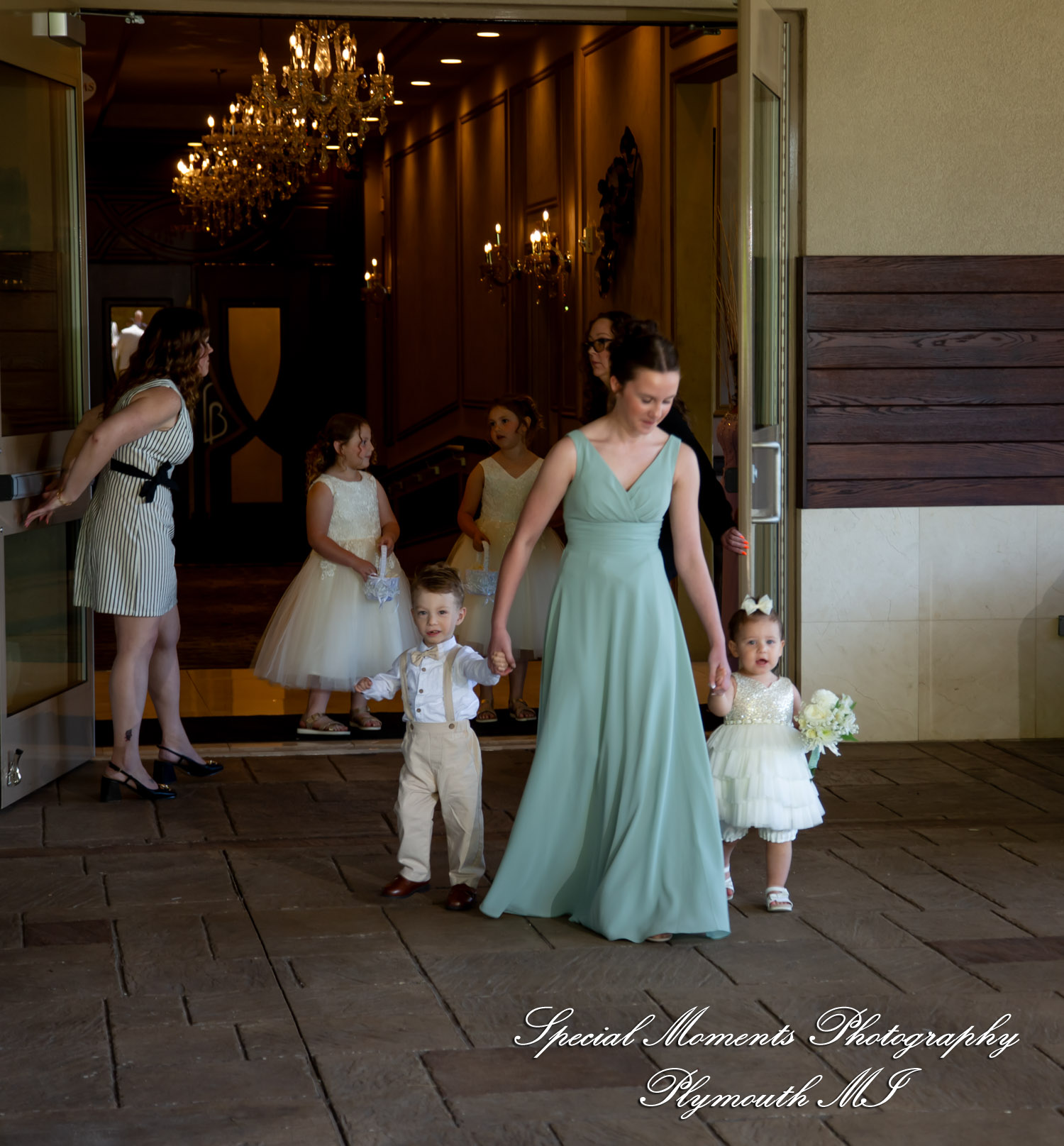 Kristine & Robert at The Bentley Banquet Conference Center Wyandotte MI wedding photography