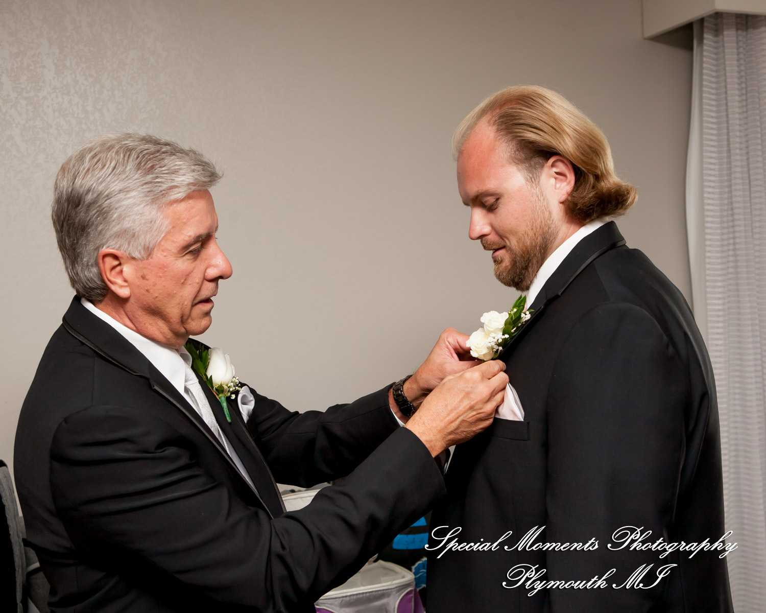 Lindsay & Justin at Roostertail Detroit MI wedding photography