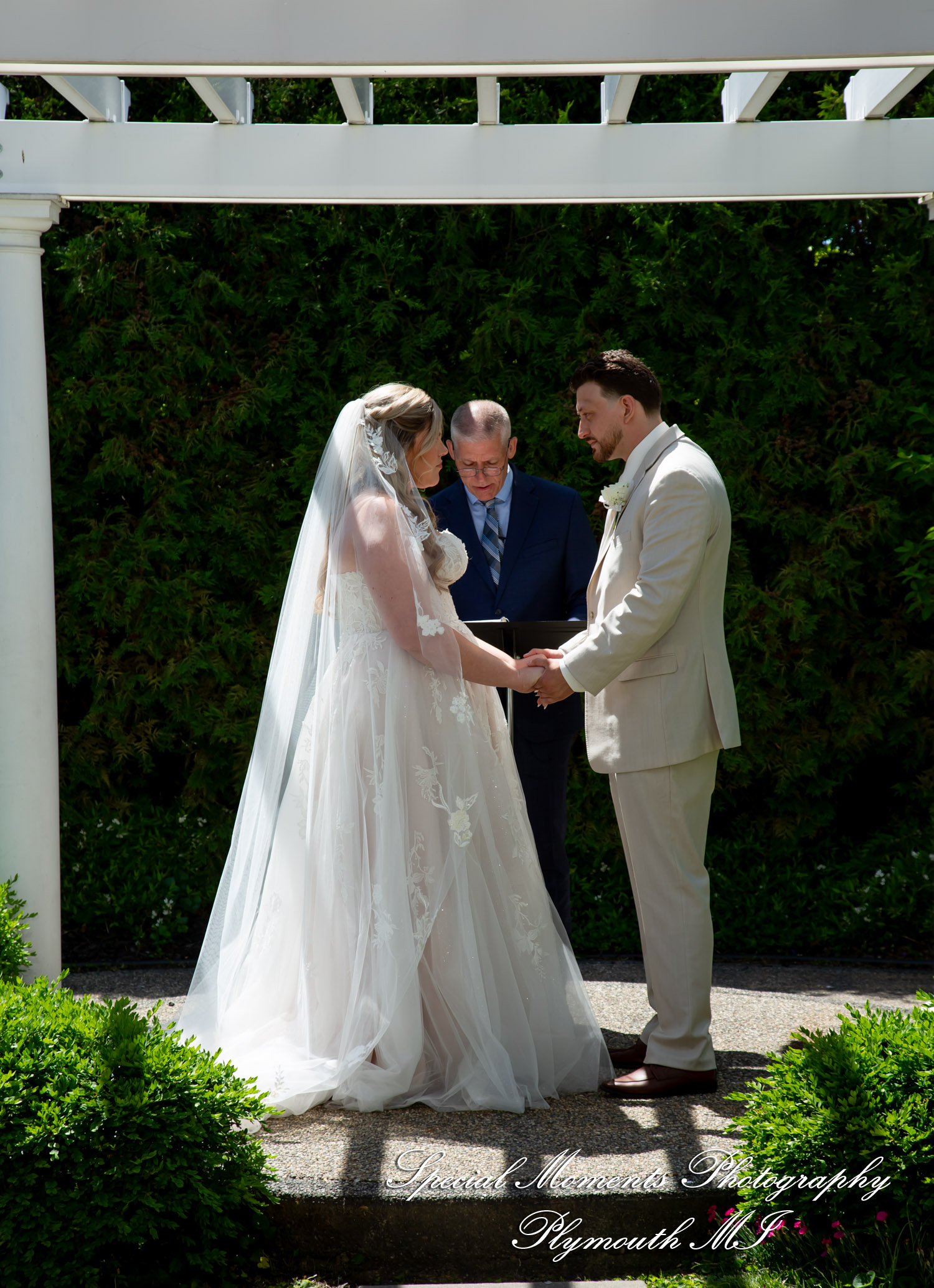 Kristine & Robert at The Bentley Banquet Conference Center Wyandotte MI wedding photography